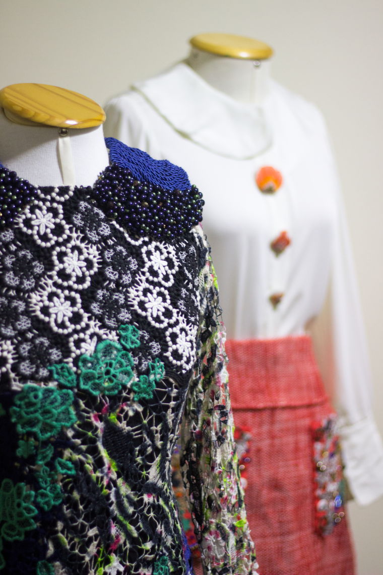 Criações de Ana Cláudia Vidgal, designer que desenvolveu uma coleção inteira com aproveitamento de refugo têxtil. Foto: Isabela de Magalhães